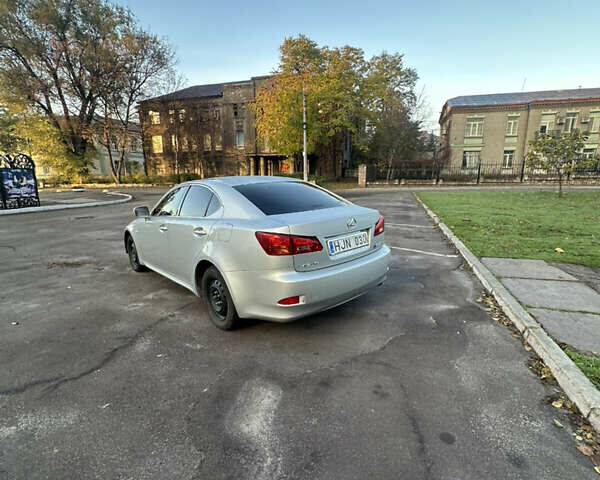 Серый Лексус ИС, объемом двигателя 2.23 л и пробегом 300 тыс. км за 4000 $, фото 5 на Automoto.ua