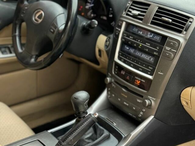 Сірий Лексус ІС, об'ємом двигуна 2.2 л та пробігом 250 тис. км за 3700 $, фото 6 на Automoto.ua