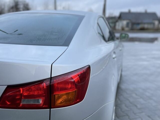 Серый Лексус ИС, объемом двигателя 2 л и пробегом 321 тыс. км за 3800 $, фото 6 на Automoto.ua