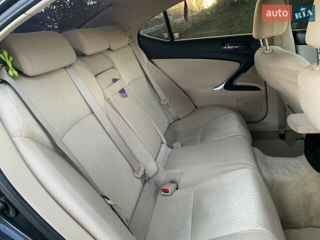 Сірий Лексус ІС, об'ємом двигуна 2.23 л та пробігом 320 тис. км за 7500 $, фото 27 на Automoto.ua