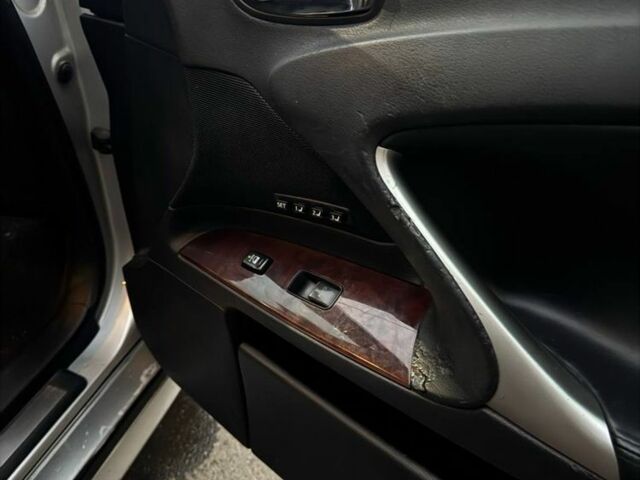 Серый Лексус ИС, объемом двигателя 2.2 л и пробегом 350 тыс. км за 4900 $, фото 11 на Automoto.ua