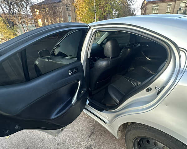 Серый Лексус ИС, объемом двигателя 2.23 л и пробегом 300 тыс. км за 4000 $, фото 11 на Automoto.ua