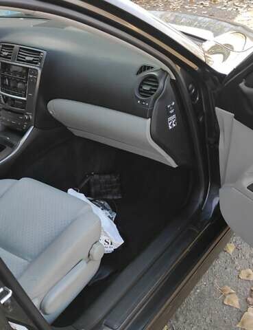 Сірий Лексус ІС, об'ємом двигуна 2.2 л та пробігом 290 тис. км за 9000 $, фото 13 на Automoto.ua