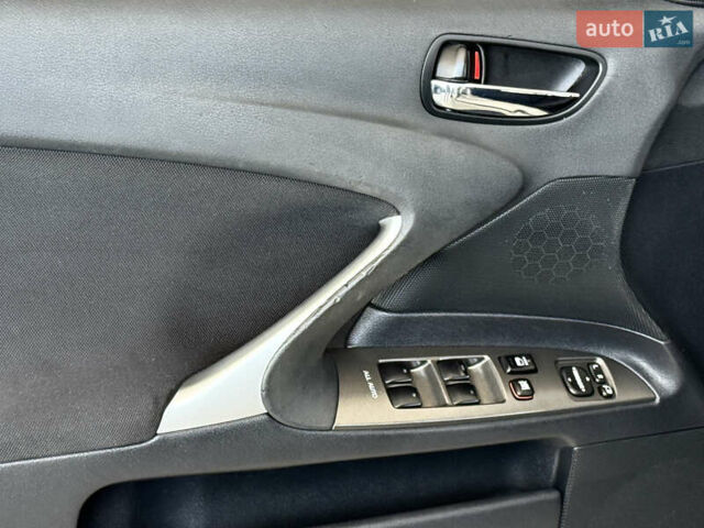 Серый Лексус ИС, объемом двигателя 2.5 л и пробегом 200 тыс. км за 8000 $, фото 24 на Automoto.ua