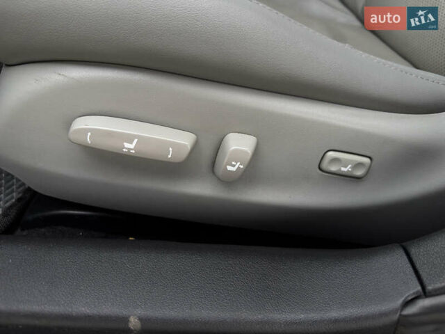Серый Лексус ИС, объемом двигателя 2.23 л и пробегом 276 тыс. км за 7800 $, фото 29 на Automoto.ua