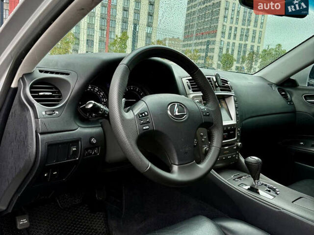 Сірий Лексус ІС, об'ємом двигуна 2.5 л та пробігом 283 тис. км за 8300 $, фото 16 на Automoto.ua