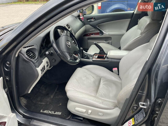 Серый Лексус ИС, объемом двигателя 2.23 л и пробегом 307 тыс. км за 7000 $, фото 62 на Automoto.ua