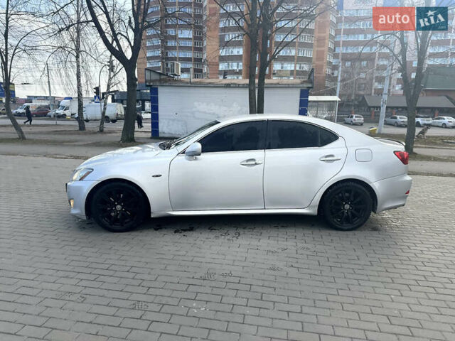 Серый Лексус ИС, объемом двигателя 2.5 л и пробегом 250 тыс. км за 8500 $, фото 2 на Automoto.ua