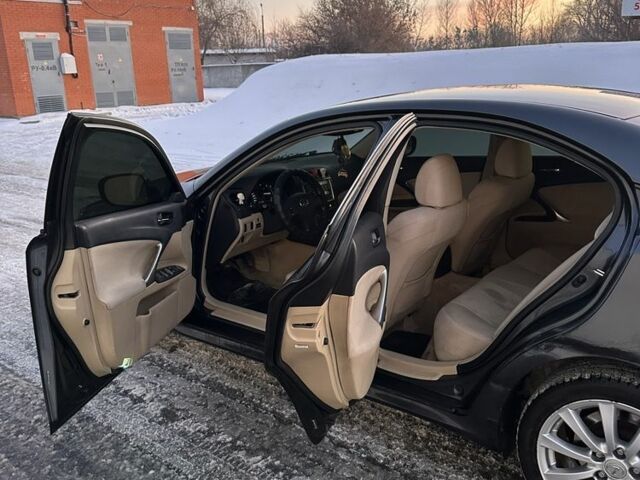 Сірий Лексус ІС, об'ємом двигуна 2.2 л та пробігом 150 тис. км за 4700 $, фото 5 на Automoto.ua