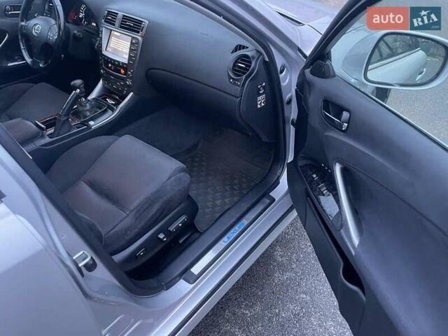 Серый Лексус ИС, объемом двигателя 2.23 л и пробегом 250 тыс. км за 7300 $, фото 7 на Automoto.ua