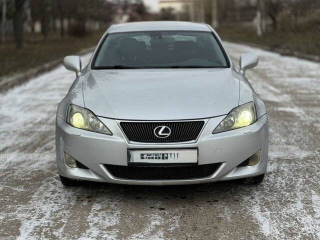 Сірий Лексус ІС, об'ємом двигуна 2.2 л та пробігом 350 тис. км за 4800 $, фото 1 на Automoto.ua