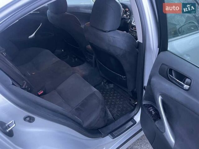 Серый Лексус ИС, объемом двигателя 2.23 л и пробегом 250 тыс. км за 7300 $, фото 4 на Automoto.ua