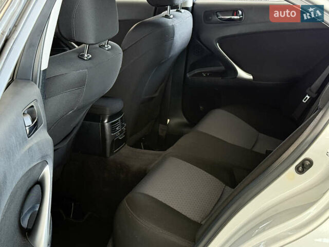 Серый Лексус ИС, объемом двигателя 2.5 л и пробегом 200 тыс. км за 8000 $, фото 30 на Automoto.ua