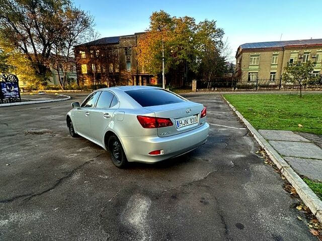 Серый Лексус ИС, объемом двигателя 2.2 л и пробегом 300 тыс. км за 3850 $, фото 3 на Automoto.ua