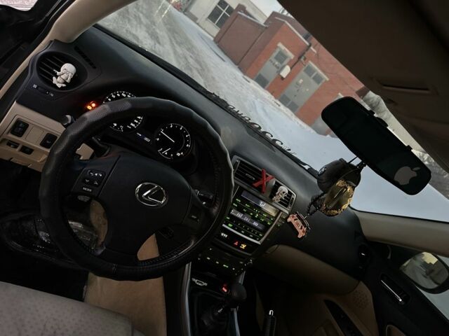 Сірий Лексус ІС, об'ємом двигуна 2.2 л та пробігом 150 тис. км за 4700 $, фото 8 на Automoto.ua