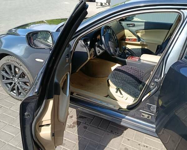 Сірий Лексус ІС, об'ємом двигуна 2.23 л та пробігом 166 тис. км за 8150 $, фото 10 на Automoto.ua