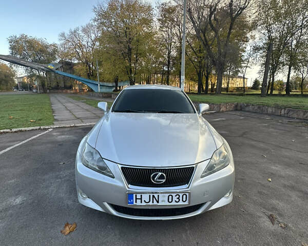 Серый Лексус ИС, объемом двигателя 2.23 л и пробегом 300 тыс. км за 4000 $, фото 1 на Automoto.ua