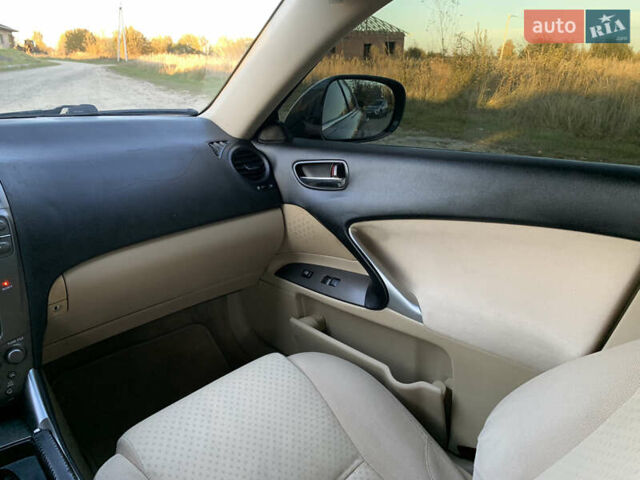 Сірий Лексус ІС, об'ємом двигуна 2.23 л та пробігом 320 тис. км за 7500 $, фото 61 на Automoto.ua