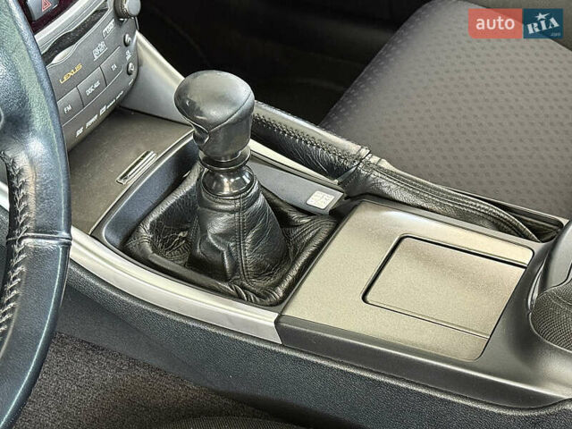 Серый Лексус ИС, объемом двигателя 2.5 л и пробегом 200 тыс. км за 8000 $, фото 26 на Automoto.ua