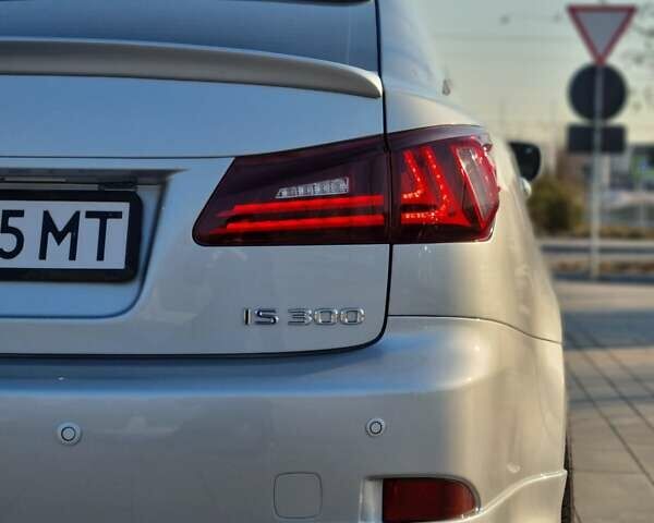 Сірий Лексус ІС, об'ємом двигуна 3 л та пробігом 230 тис. км за 14000 $, фото 12 на Automoto.ua