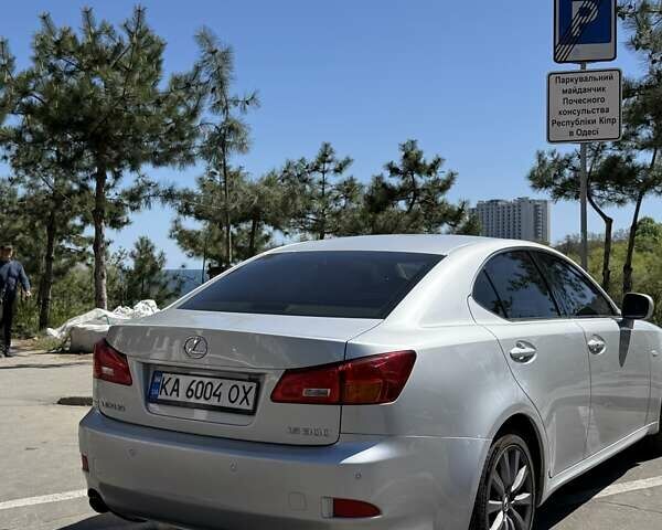 Серый Лексус ИС, объемом двигателя 3 л и пробегом 145 тыс. км за 11200 $, фото 1 на Automoto.ua