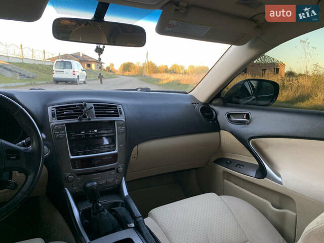 Сірий Лексус ІС, об'ємом двигуна 2.23 л та пробігом 320 тис. км за 7500 $, фото 32 на Automoto.ua