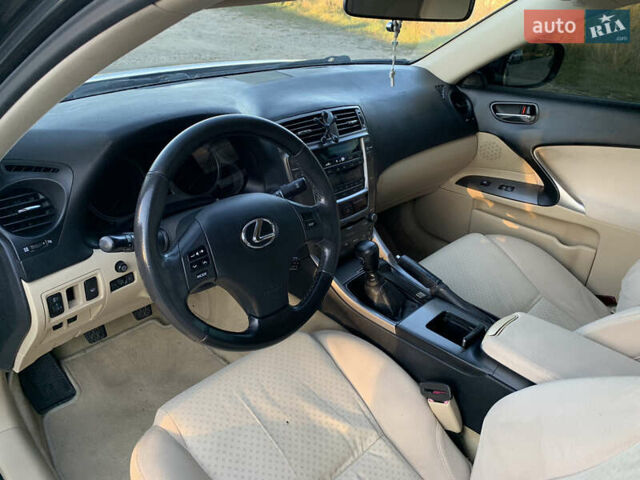Сірий Лексус ІС, об'ємом двигуна 2.23 л та пробігом 320 тис. км за 7500 $, фото 13 на Automoto.ua