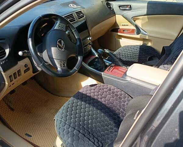 Сірий Лексус ІС, об'ємом двигуна 2.23 л та пробігом 166 тис. км за 8150 $, фото 9 на Automoto.ua