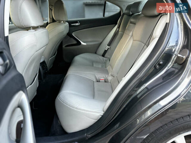 Лексус ИС 2007 в Ахтырке на Automoto.ua Серый Лексус ИС, объемом двигателя 2.23 л и пробегом 227 тыс. км за 8750 $, фото 25 на Automoto.ua
