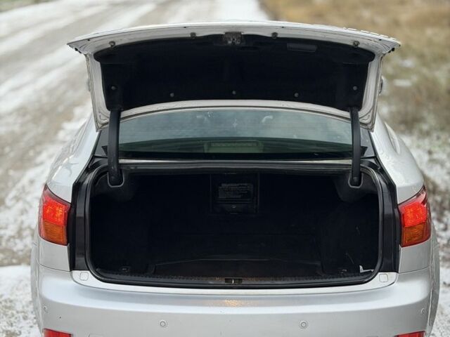 Сірий Лексус ІС, об'ємом двигуна 2.2 л та пробігом 350 тис. км за 4800 $, фото 10 на Automoto.ua