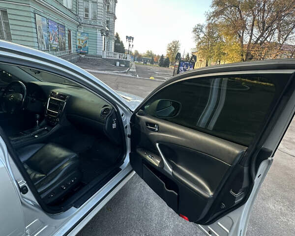 Серый Лексус ИС, объемом двигателя 2.23 л и пробегом 300 тыс. км за 4000 $, фото 9 на Automoto.ua