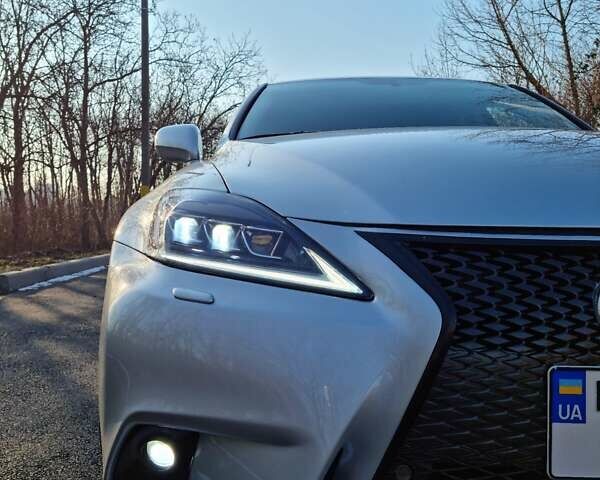 Сірий Лексус ІС, об'ємом двигуна 3 л та пробігом 230 тис. км за 14000 $, фото 3 на Automoto.ua