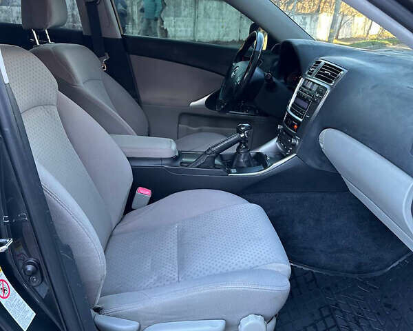 Серый Лексус ИС, объемом двигателя 2.23 л и пробегом 340 тыс. км за 6350 $, фото 10 на Automoto.ua