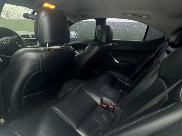 Сірий Лексус ІС, об'ємом двигуна 2.2 л та пробігом 370 тис. км за 7100 $, фото 7 на Automoto.ua