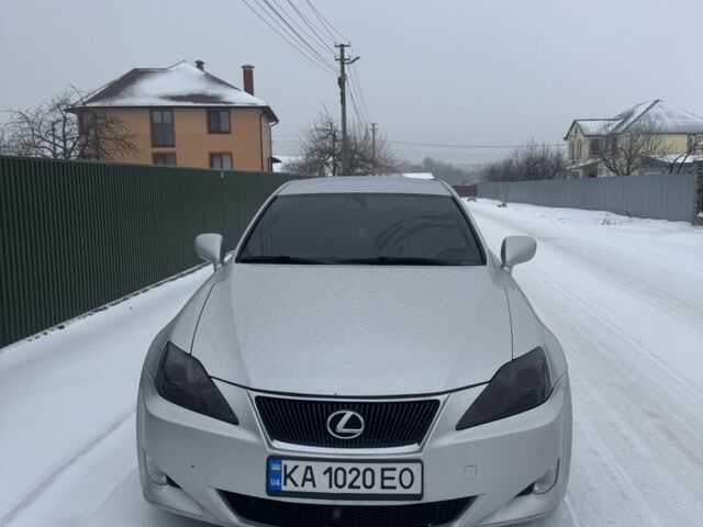 Сірий Лексус ІС, об'ємом двигуна 2.2 л та пробігом 370 тис. км за 7100 $, фото 1 на Automoto.ua