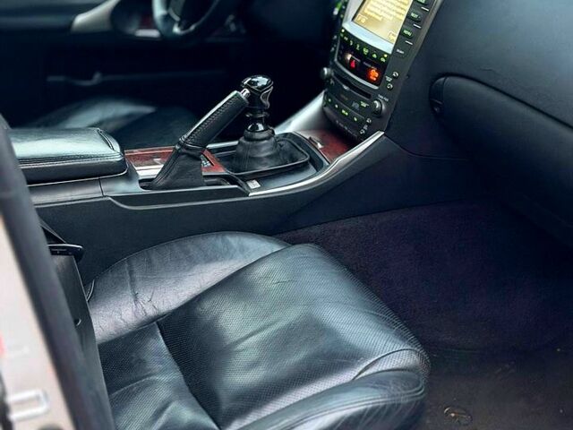 Сірий Лексус ІС, об'ємом двигуна 2.2 л та пробігом 34700 тис. км за 4500 $, фото 5 на Automoto.ua