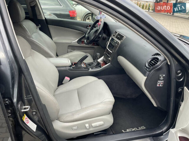 Серый Лексус ИС, объемом двигателя 2.23 л и пробегом 308 тыс. км за 6800 $, фото 58 на Automoto.ua