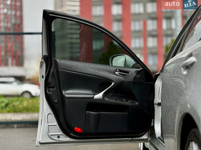 Сірий Лексус ІС, об'ємом двигуна 2.5 л та пробігом 283 тис. км за 8300 $, фото 15 на Automoto.ua