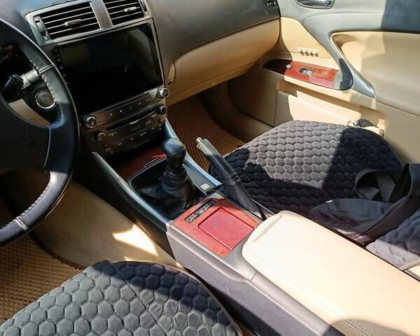 Сірий Лексус ІС, об'ємом двигуна 2.23 л та пробігом 166 тис. км за 8150 $, фото 4 на Automoto.ua