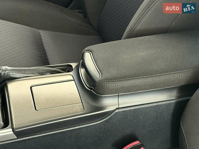 Серый Лексус ИС, объемом двигателя 2.5 л и пробегом 200 тыс. км за 8000 $, фото 25 на Automoto.ua