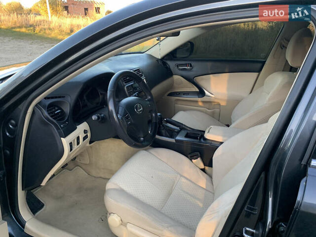 Сірий Лексус ІС, об'ємом двигуна 2.23 л та пробігом 320 тис. км за 7500 $, фото 14 на Automoto.ua