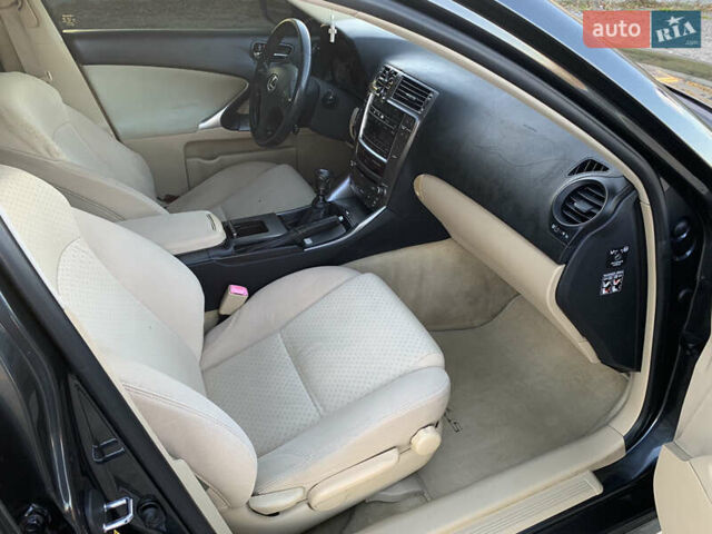Сірий Лексус ІС, об'ємом двигуна 2.23 л та пробігом 320 тис. км за 7500 $, фото 37 на Automoto.ua