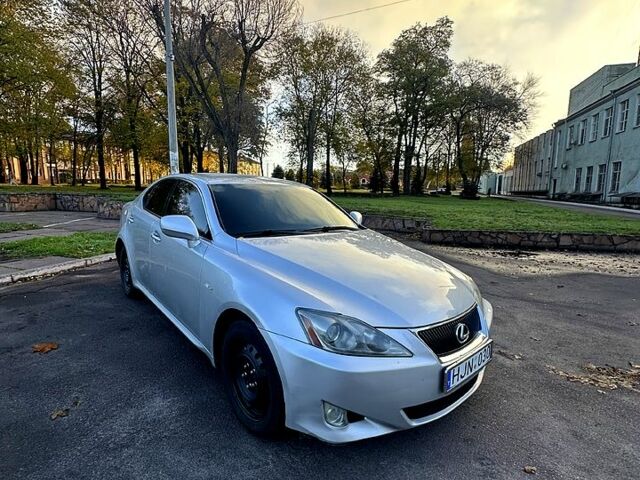 Серый Лексус ИС, объемом двигателя 2.2 л и пробегом 300 тыс. км за 3850 $, фото 2 на Automoto.ua