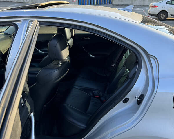 Лексус ИС 2007 в Киеве на Automoto.ua Серый Лексус ИС, объемом двигателя 2.5 л и пробегом 285 тыс. км за 9500 $, фото 18 на Automoto.ua