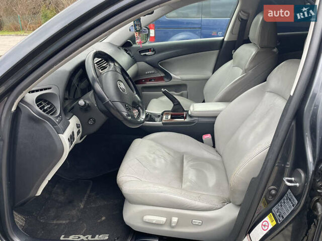 Серый Лексус ИС, объемом двигателя 2.23 л и пробегом 307 тыс. км за 7000 $, фото 60 на Automoto.ua