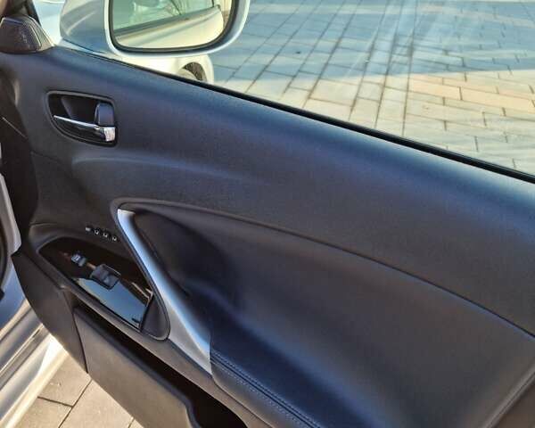 Сірий Лексус ІС, об'ємом двигуна 3 л та пробігом 230 тис. км за 14000 $, фото 27 на Automoto.ua