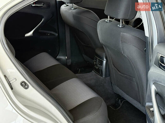 Серый Лексус ИС, объемом двигателя 2.5 л и пробегом 200 тыс. км за 8000 $, фото 35 на Automoto.ua