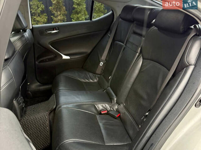 Сірий Лексус ІС, об'ємом двигуна 2.5 л та пробігом 283 тис. км за 8300 $, фото 35 на Automoto.ua