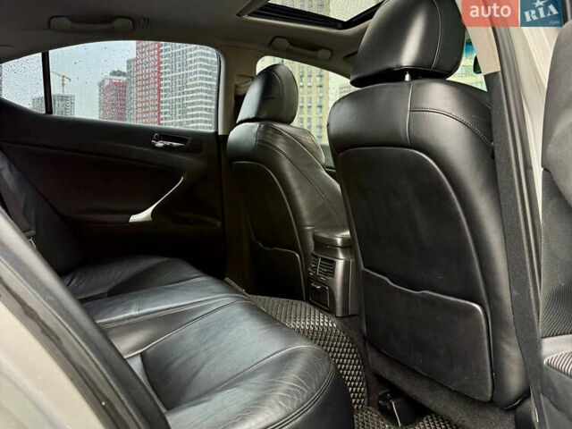 Сірий Лексус ІС, об'ємом двигуна 2.5 л та пробігом 283 тис. км за 8300 $, фото 36 на Automoto.ua