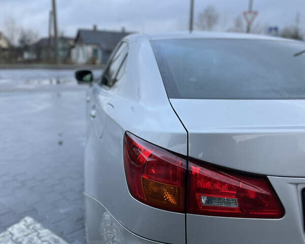 Серый Лексус ИС, объемом двигателя 2.23 л и пробегом 300 тыс. км за 3850 $, фото 8 на Automoto.ua